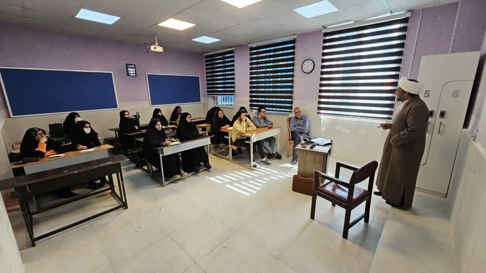 کلاس طرح اسوه با حضور مادران و مربیان در مرکز یادگیری مجمع خیرین تهران