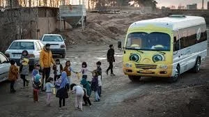 کودکان در کلاس مدرسه سیار جابزی - کمک آموزشی به کودکان کار